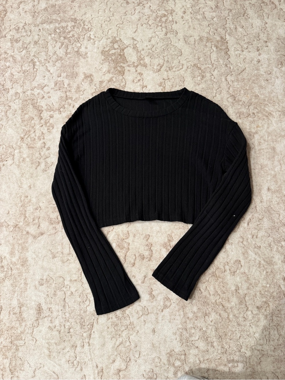 Black Ribbed Cropped Long-Sleeve Top - Women